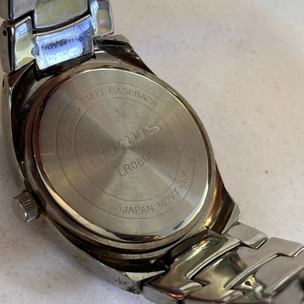 Vintage Red and Green Lorus Mens Watch - Picture 3 of 4